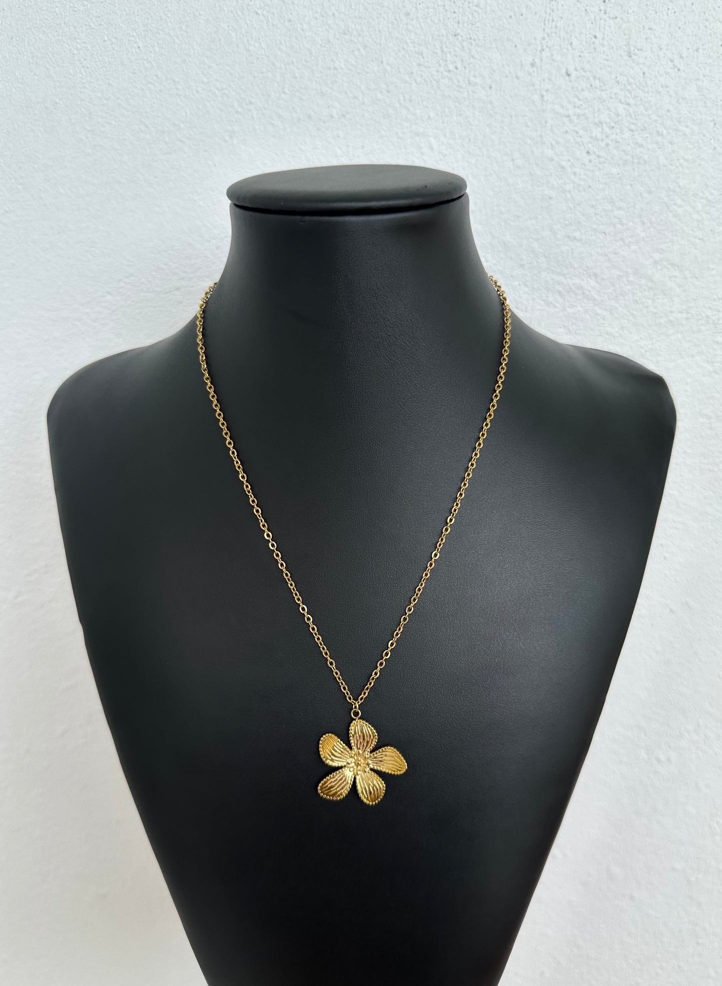 Flor necklace