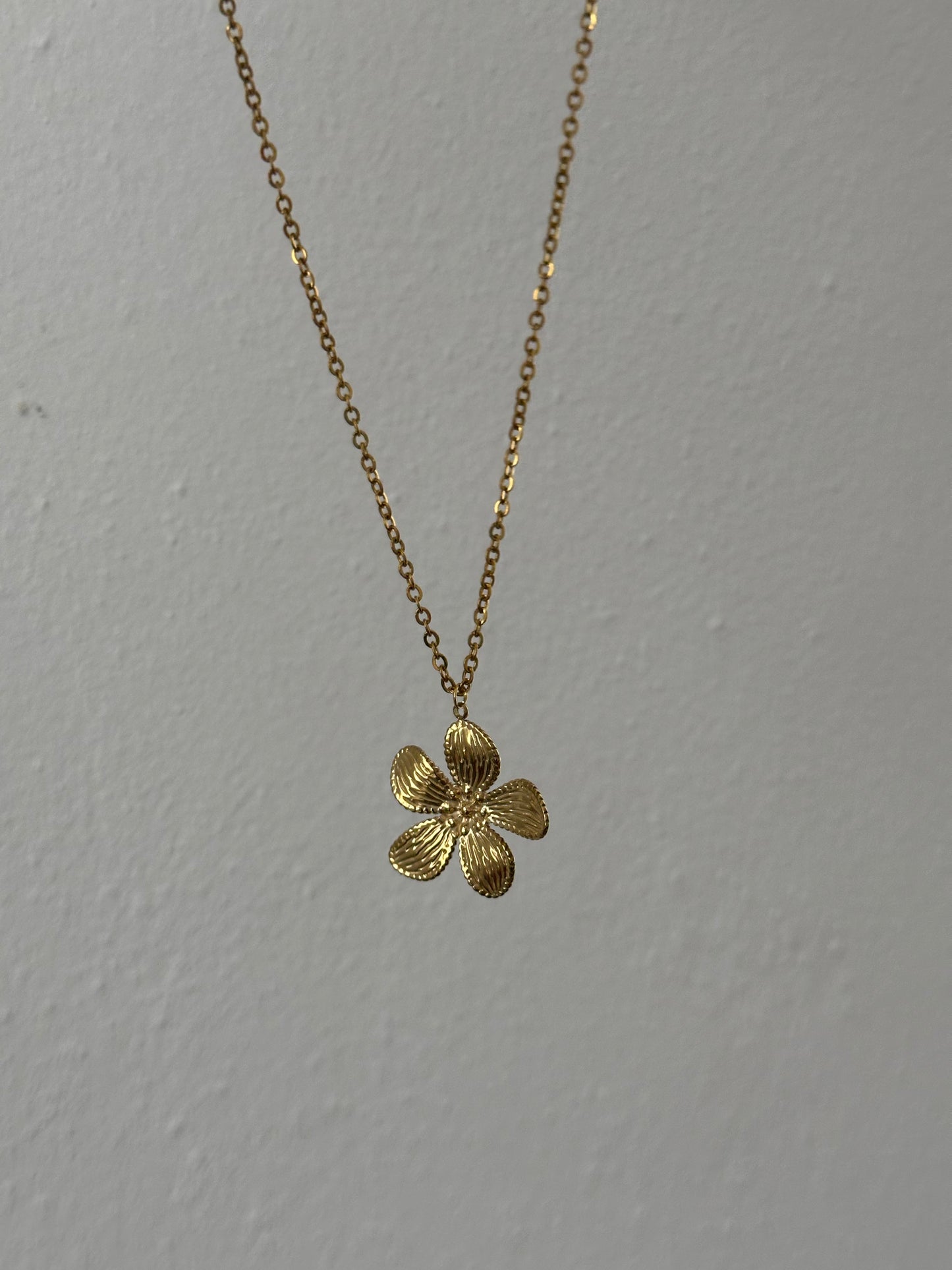 Flor necklace
